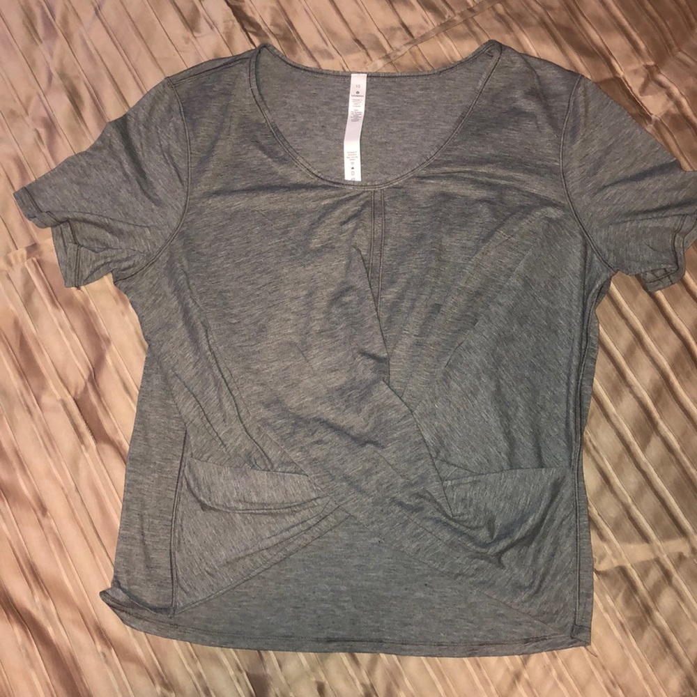 Lululemon Twist Top Tee in Grey!